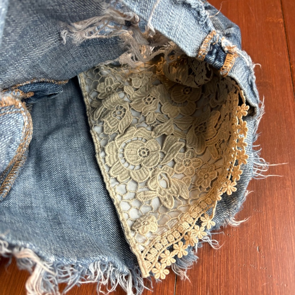 AE Ripped Blue Jean Shorts - Picture 4 of 5